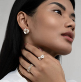 Aurora Adornments | Gouden Petal Luxe Oorbellen