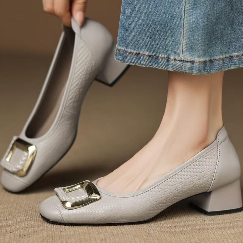 Elegante Buckle Pumps